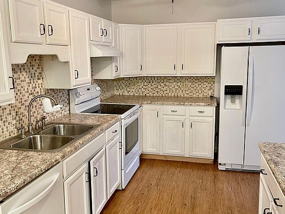 2nd image of 799 Tamarack Ct APT A