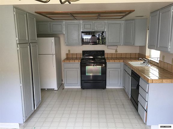 2nd image of 2231 Tangerine St