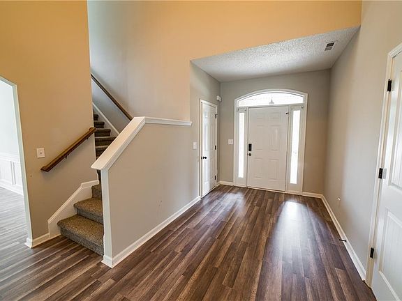 4th image of 34 White Pine Way