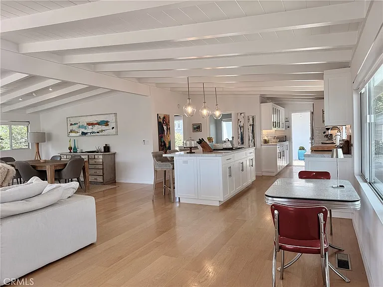 234 La Brea St — Photo 20