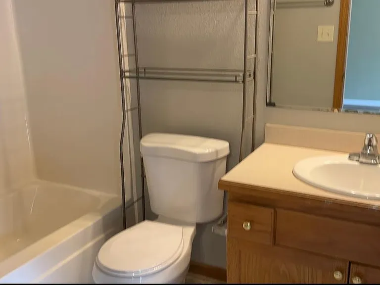 847 Locust St — Photo 17
