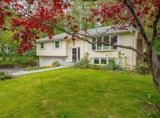 10 Foster Rd, Lexington, MA 02421