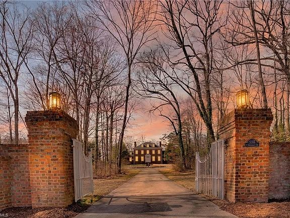 3rd image of 3316 Rockingham Rd