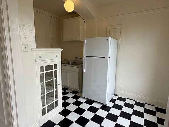 3rd image of 1495 Golden Gate Ave #104