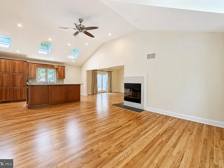 947 Cherry Hill Rd — Photo 4
