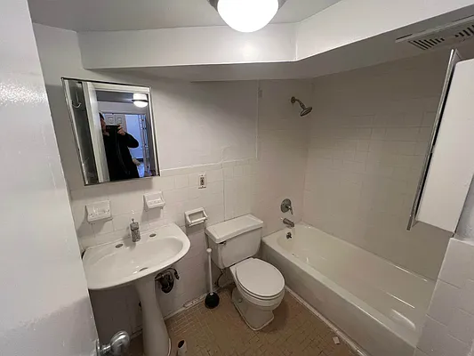 Rented by KNOCKKNOCK LLC | media 11