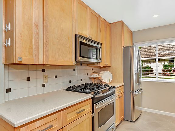5th image of 47 Miramonte Dr