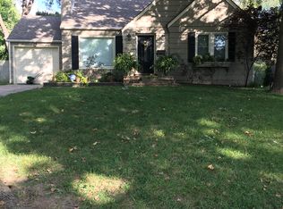 8817 Ivanhoe Trl, Kansas City, MO 64131