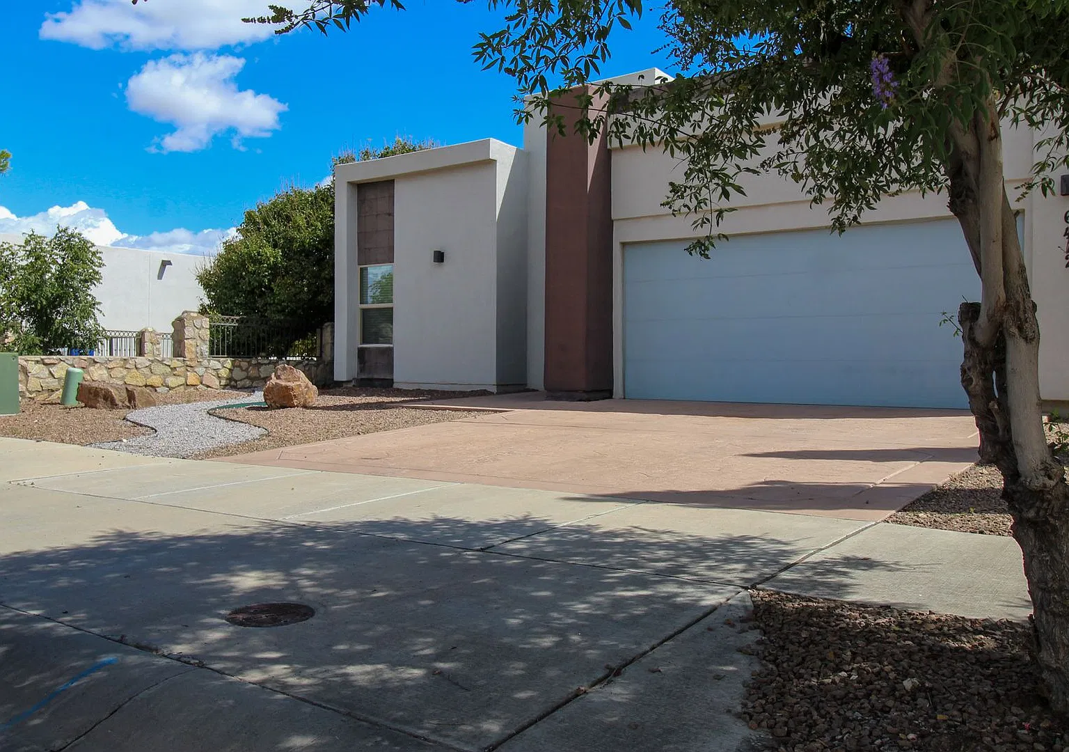 6412 Harapon St Modern Living Upper Valley home — Photo 2