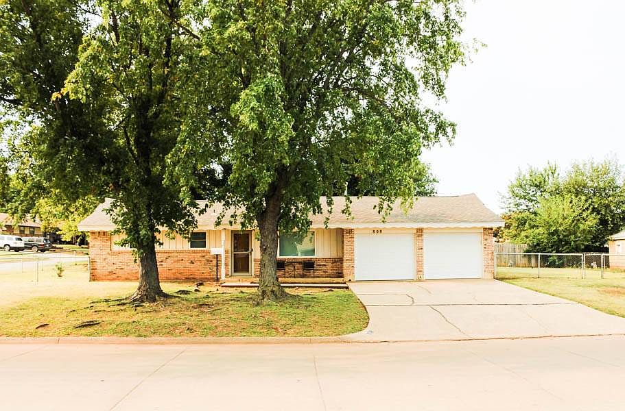 1st image of 808 Hillcrest Dr