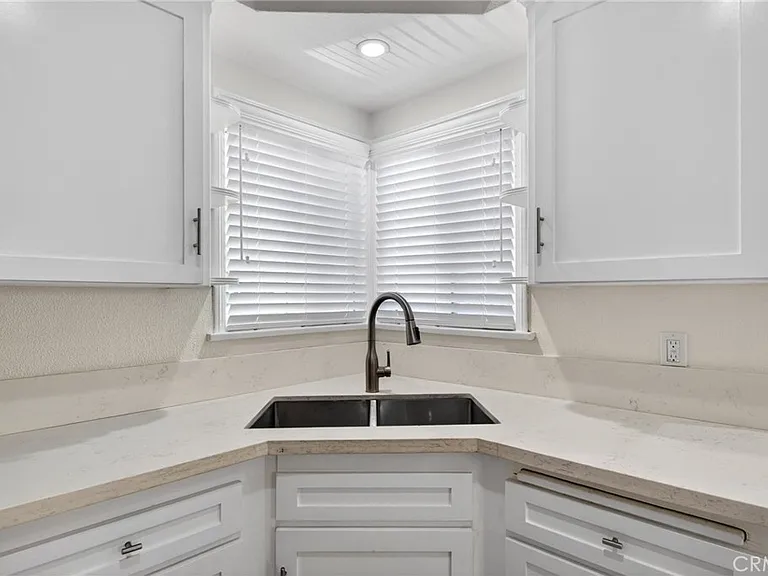 610 E Fairview Blvd — Photo 5
