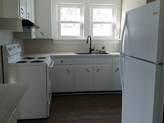 2nd image of 105 E Whitney Ave