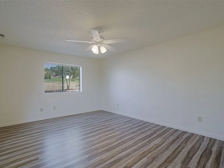 1298 N Tapadero Dr — Photo 6
