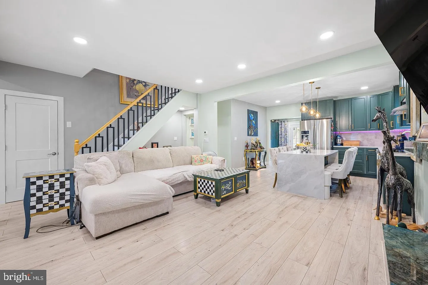 4 bed, 2.5 bath, 1700 sqft, $3,000 — Photo 4