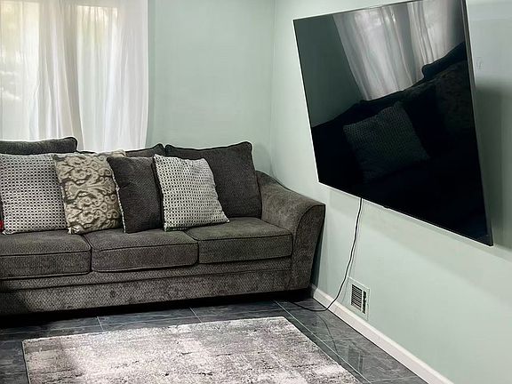 4th image of 56 Furness Pl Floor 1