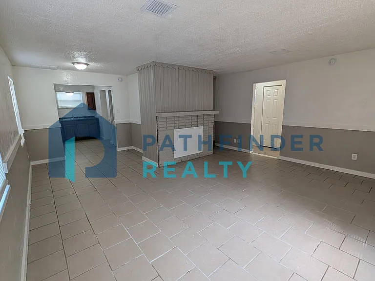 1347 Cory Dr — Photo 4