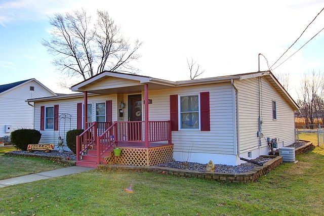 1st image of 165 E Oak St