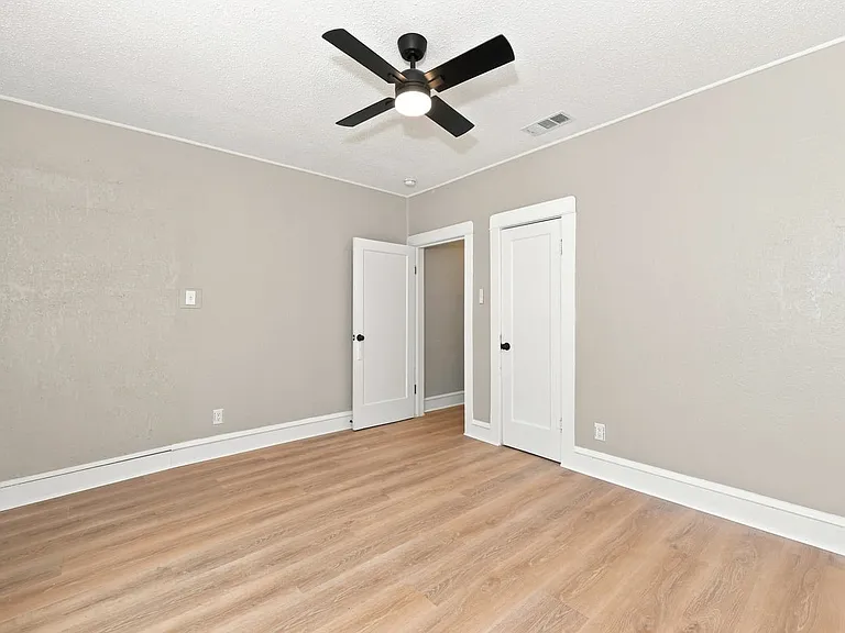 1548 McKenzie Ave — Photo 10