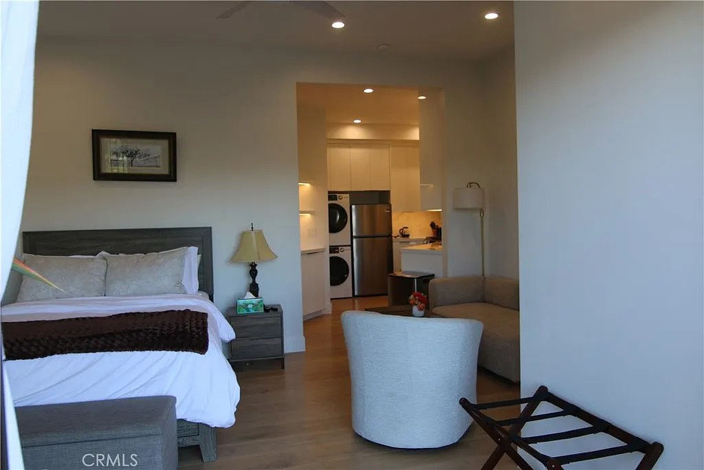 Studio, 500 sqft, $3,800 — Photo 3