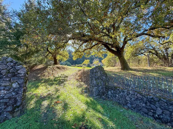 2300 Brack Road, Healdsburg, CA 95448