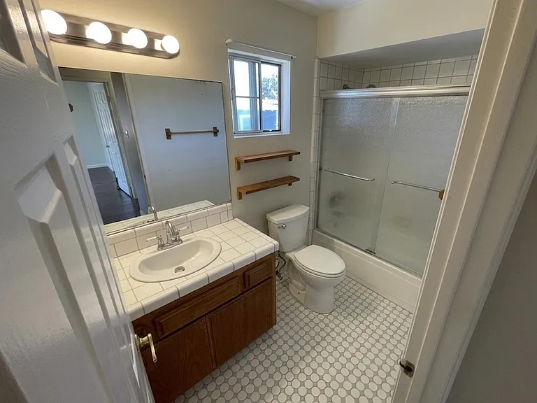 373 Coronado Ave — Photo 8
