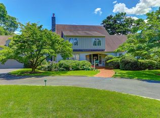 72 1st St, Garden City, NY 11530