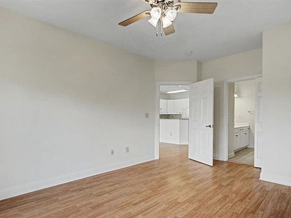 4th image of 104 Cypress Point Ct Unit 106A