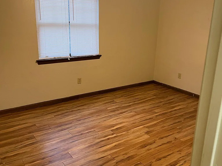 385 Belmont Rd #B — Photo 4