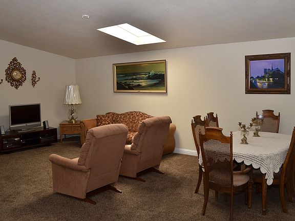 5th image of 232 Mountain Springs Dr