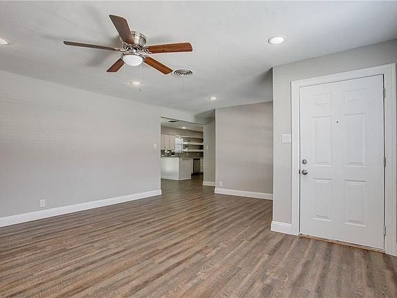 4th image of 1420 Cloverdale Dr