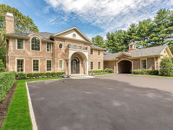 2nd image of 6 Carriage Dr