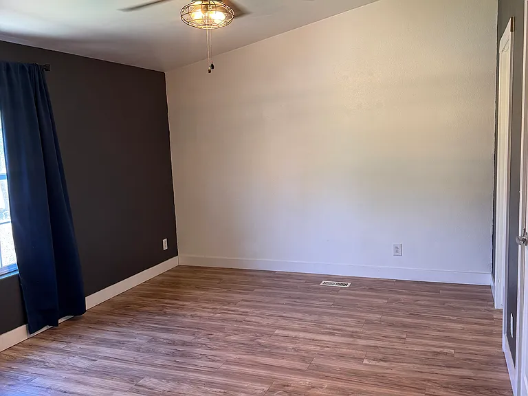 23409 Hamilton Ave — Photo 17