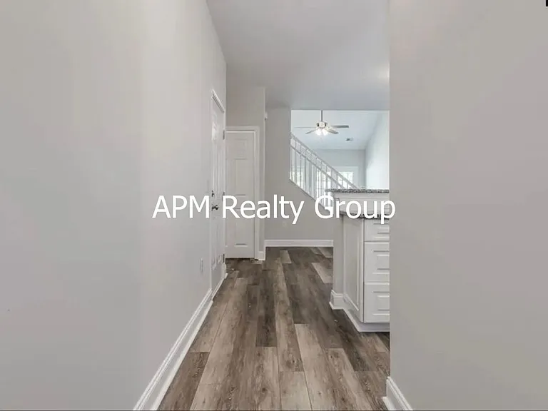 408 Summit Sq — Photo 10