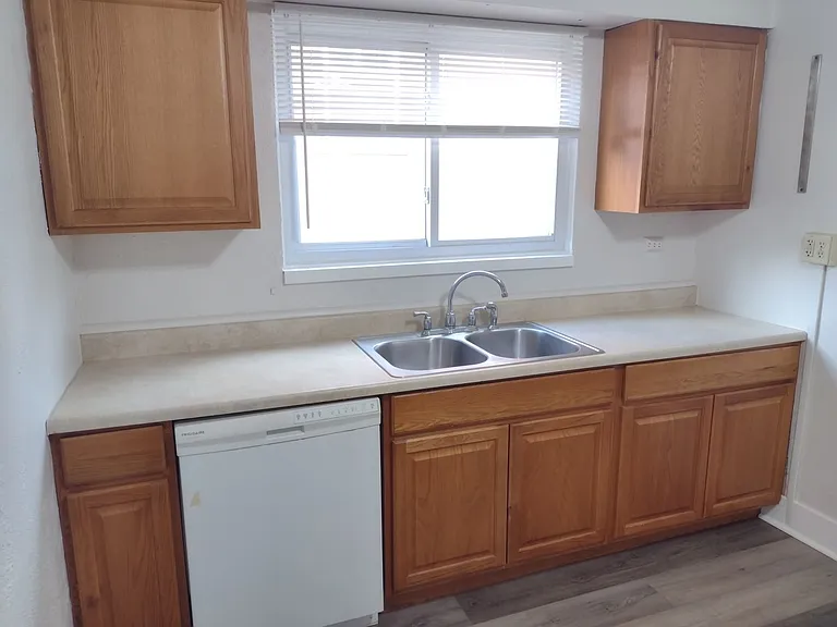 4403 Davison St — Photo 15