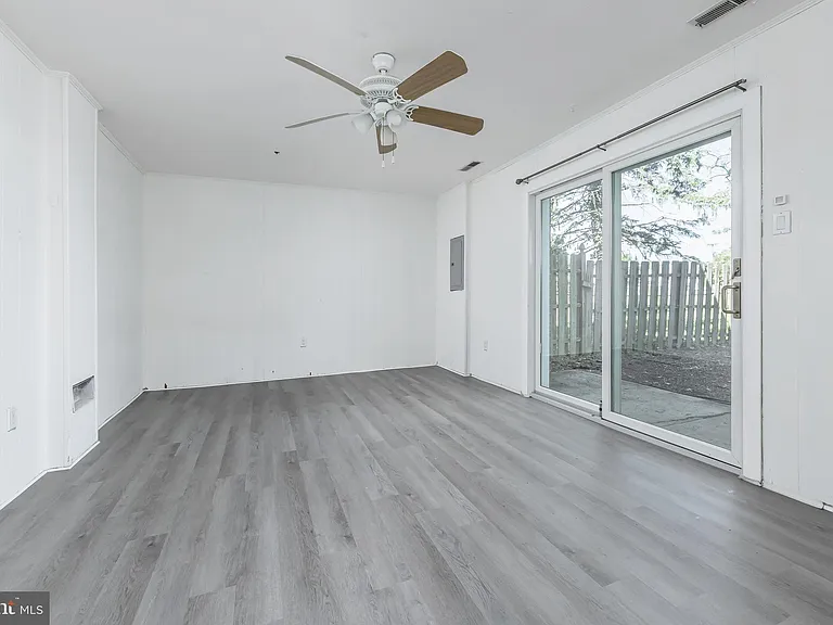 1445 Boxwood Dr — Photo 17