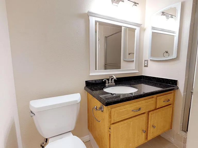 2112 Warfield Ave #5 — Photo 16