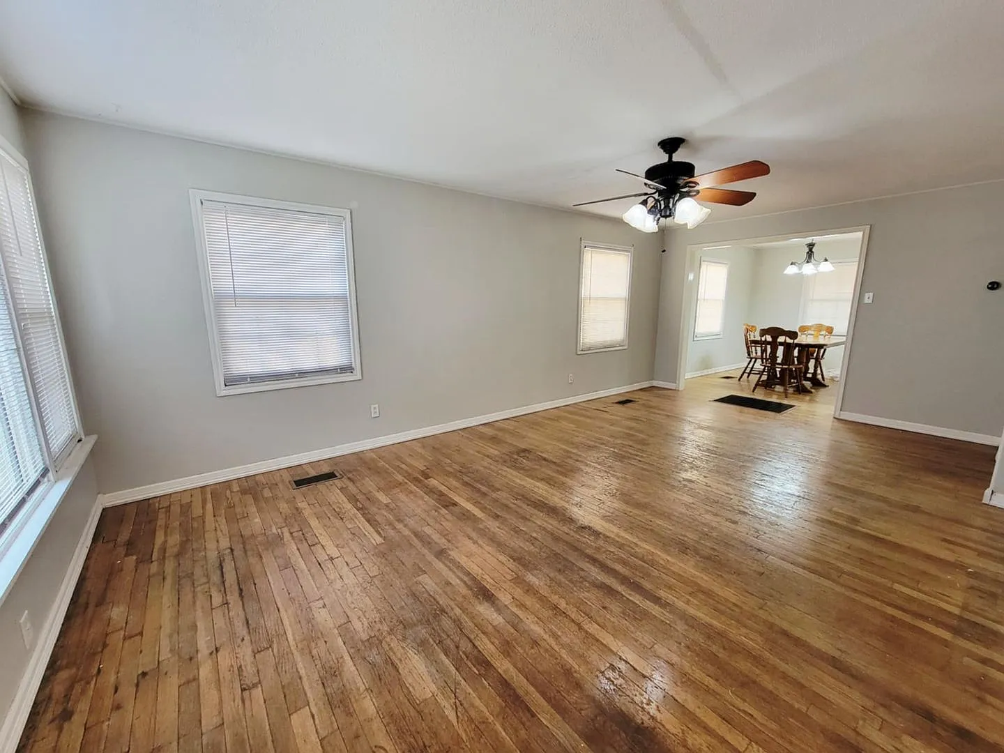 Pre-Leasing 2 Story 4 Bedroom 2 Bath — Photo 3