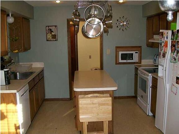 5th image of 1611 Tanglewood Dr