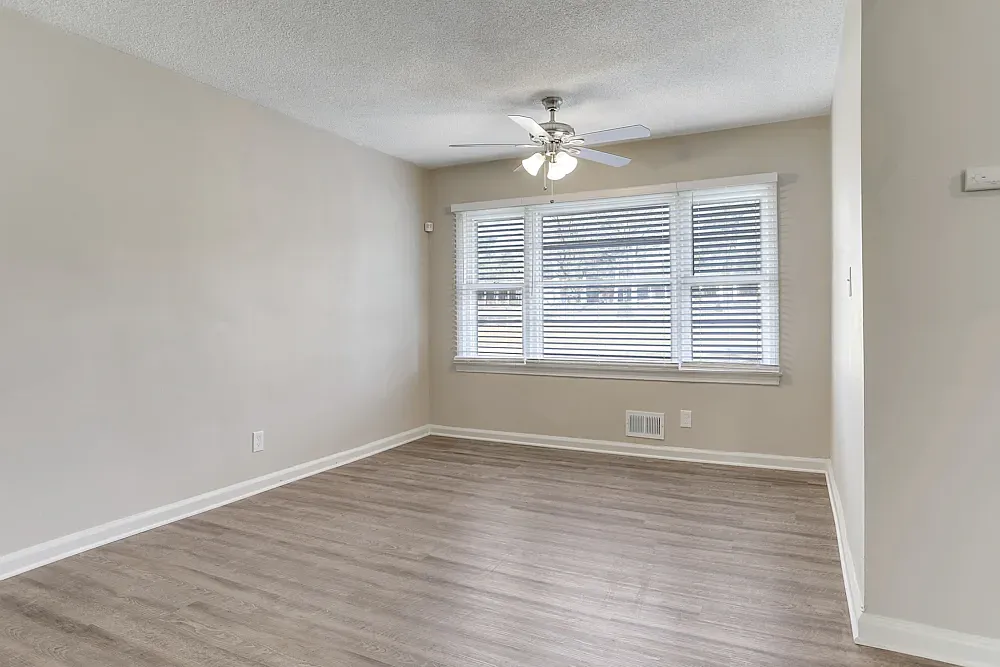 4 bed, 2283 sqft, $1,715 — Photo 3