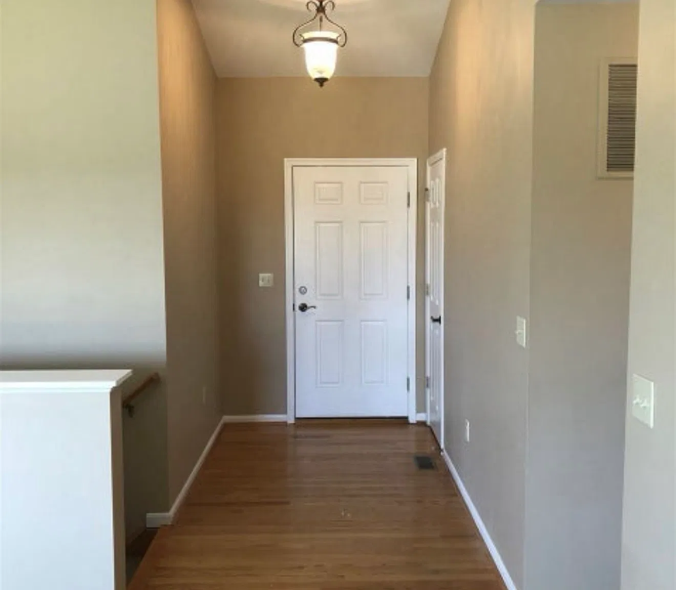 2881 Sherwood Court — Photo 2
