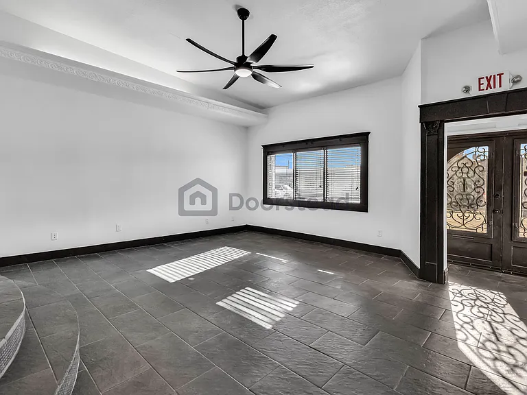 1803 E Yandell Dr — Photo 8