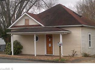 1616 McKnight Mill Rd, Greensboro, NC 27405