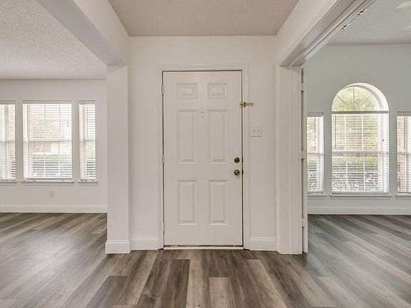 2nd image of 10717 Pineview Ln