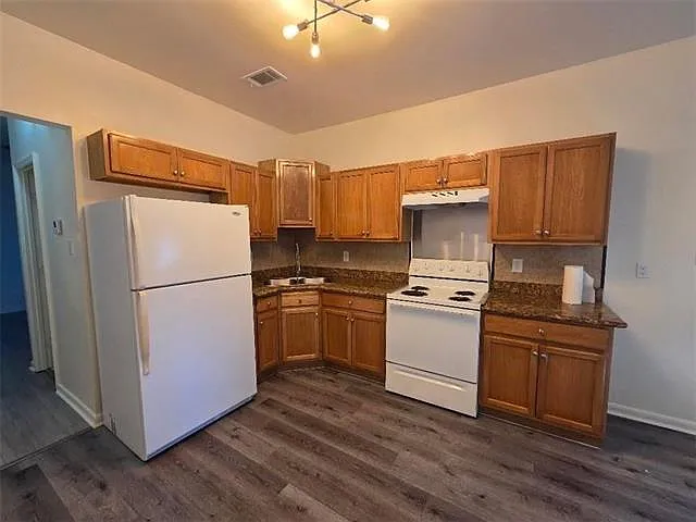 3 bed, 2.0 bath, 900 sqft, $1,600 — Photo 4