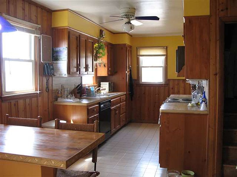 2nd image of 215 SHUNPIKE Road