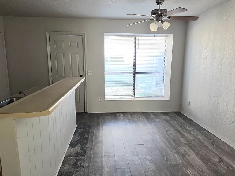 1301 Eastgate Dr — Photo 8