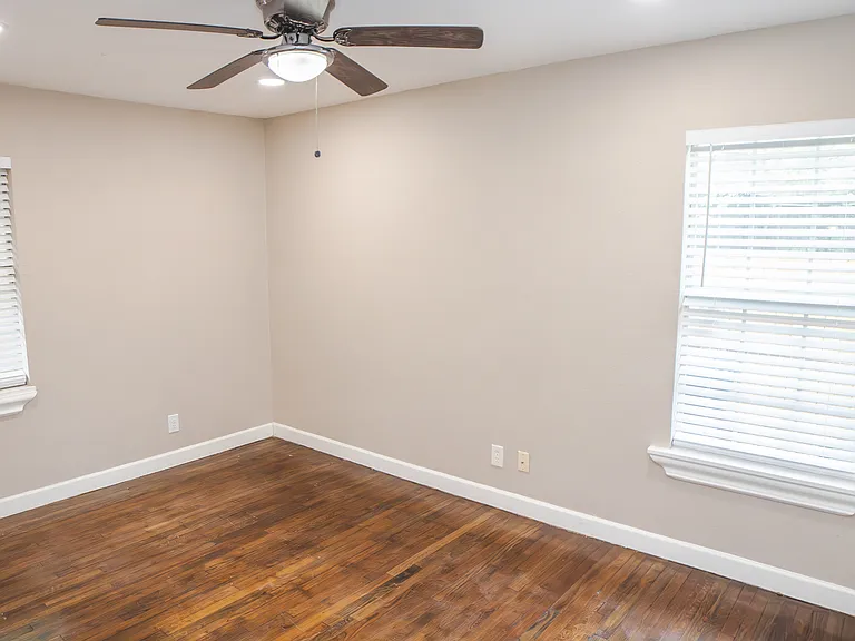415 Riddle St — Photo 8