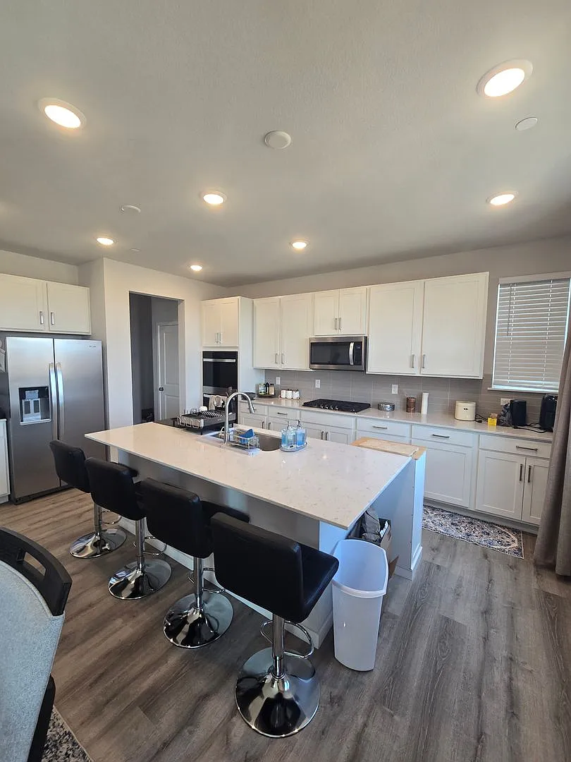 Nearly Brand New Home in Parkdale — Photo 2