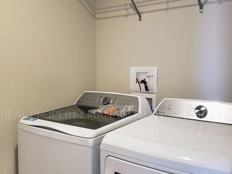 7365 SE Benedict St — Photo 41