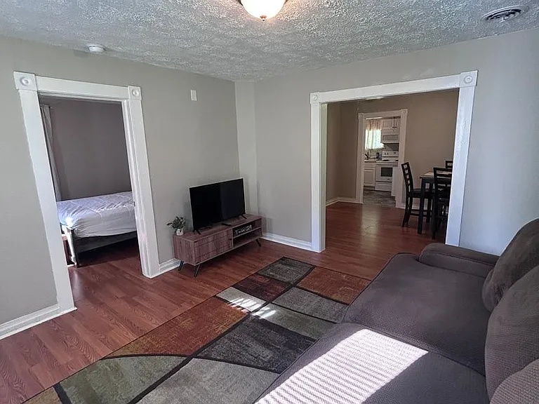 14 Ainsworth Ln — Photo 4